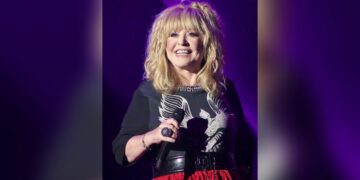 Пугачева вернулась в Россию, возможно, навсегда