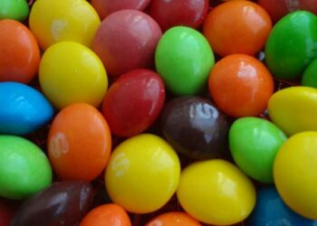 Конфеты Skittles потребовали запретить в России