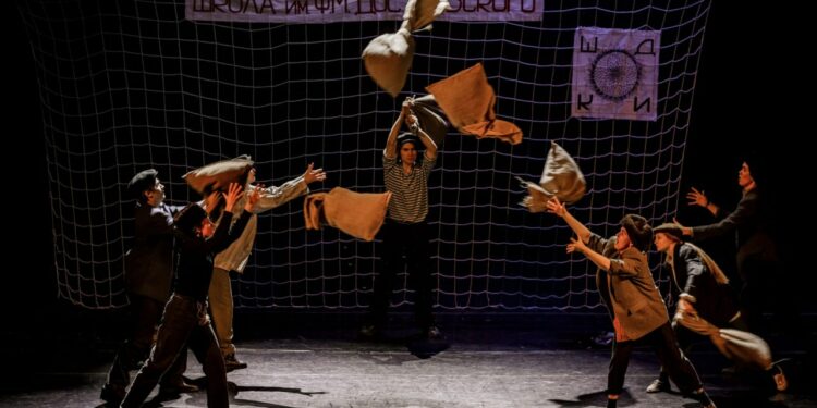 Фрагмент спектакля Самарского молодежного экспериментального театра, фото: пресс-служба фестиваля "Территория жеста"