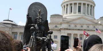 РПЦ призвала запретить рекламу колдовства и признать сатанизм экстремистской идеологией