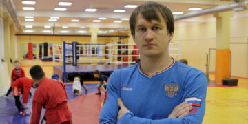 Титулованный самарский самбист рассказал, что мешает местным борцам повторить его мировые достижения