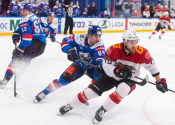 Хоккейная «Лада» завершила год поражением, но место в топ-4 не отдала