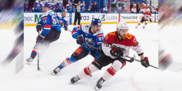 Хоккейная «Лада» завершила год поражением, но место в топ-4 не отдала