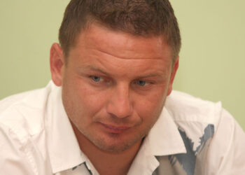 Самарское управление Росимущества избавило ветерана «Крыльев Советов» от проблемы с соседом