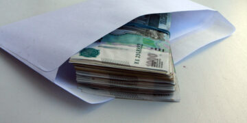 Военная прокуратура требует судить двух высокопоставленных взяточников из самарского УФСБ в Москве