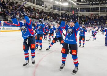 Хоккеисты «Лады» оставили не у дел лидера Восточной конференции