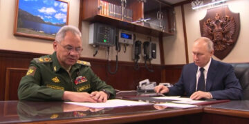 Шойгу доложил президенту РФ о полном освобождении от формирований ВСУ Марьинки