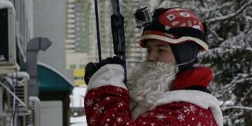 В Самаре десант Дедов Морозов поздравил пациентов детской больницы