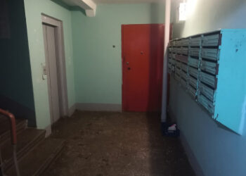 У тольяттинца в подъезде дома отобрали рюкзак с 10 млн рублей