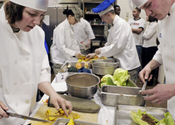 Самарским рестораторам все больше недостает сотрудников, пока профильные учебные заведения рапортуют об успехах