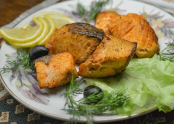 На новогодних корпоративах в России будут кормить миньоном, семгой и тортино 