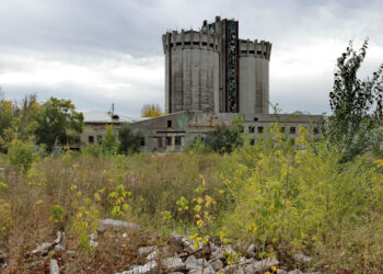 Владельцы бывшего завода клапанов пытаются обнулить планировку участка на стрелке рек Самары и Волги