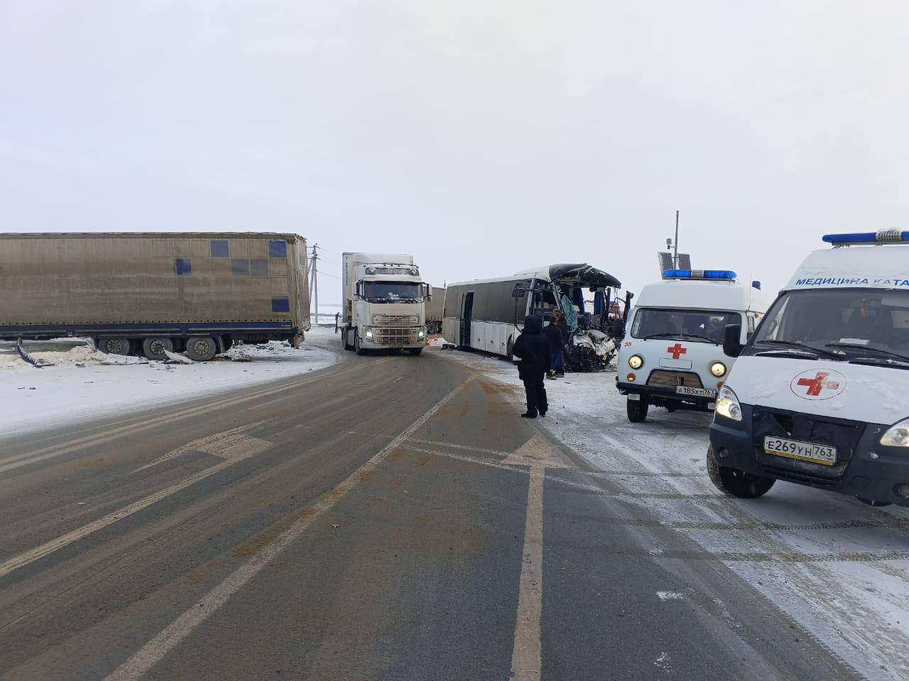 Три человека пострадали при столкновении автобуса, ехавшего из Казани в  Самару, с грузовиком - oboz.info