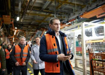 Представители Сбера и АвтоВАЗа обсудили проекты по внедрению цифровых технологий в производство автогиганта