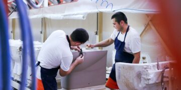 В 2023 году новым профессиям обучились 70 сотрудников Самарского Стройфарфора