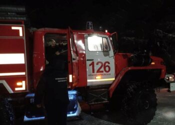 В Самарской области на занесенной дороге спасли женщину с младенцем