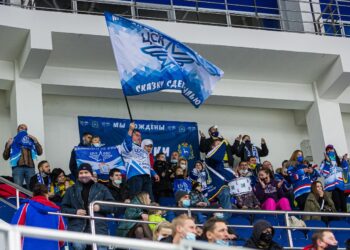 Хоккейный матч ЦСК ВВС – «Дизель» стал боевым на льду и на трибунах