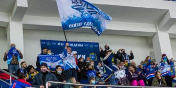 Хоккейный матч ЦСК ВВС – «Дизель» стал боевым на льду и на трибунах