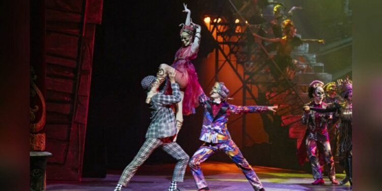 Сцена из спектакля «Мастер и Маргарита» Самарского театра оперы и балета, фото: opera-samara.ru