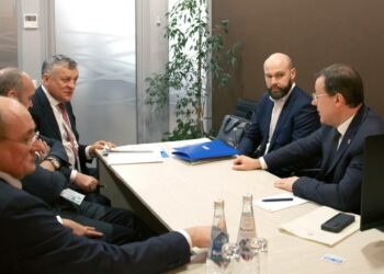 Представители ПАО «Газпром» и ООО «Газпром межрегионгаз» обсудили с губернатором Самарской области перспективы работы в регионе 