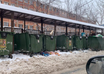 Нерасчищенные проезды и неубранные площадки стали причинами сбоев в системе вывоза мусора