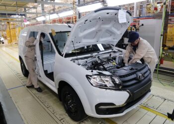АвтоВАЗ выпустит первую партию Largus в Ижевске