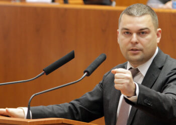 Самарская группа «Эколос» забирает имя у красноярского однофамильца