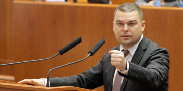 Самарская группа «Эколос» забирает имя у красноярского однофамильца