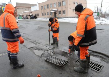 В Самаре готовят дождеприемники к пропуску талых вод