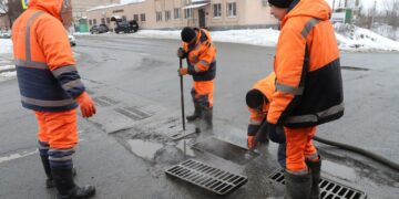 В Самаре готовят дождеприемники к пропуску талых вод