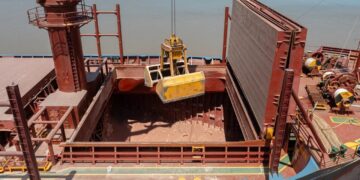 Группа «Уралхим» доставила гуманитарную партию удобрений для Зимбабве