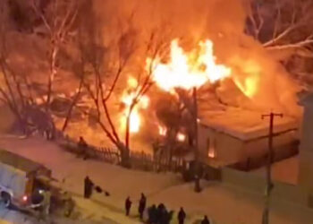 В Самаре 14 февраля рядом со школой №58 загорелся частный дом