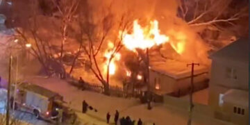 В Самаре 14 февраля рядом со школой №58 загорелся частный дом