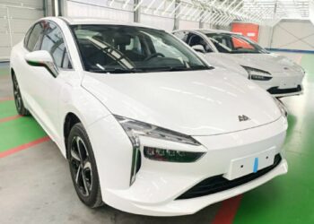 Завод «Автотор» представил первую модель нового бренда «Амберавто»