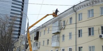 В Самаре нарастят темпы уборки снега с дорог, тротуаров и кровель