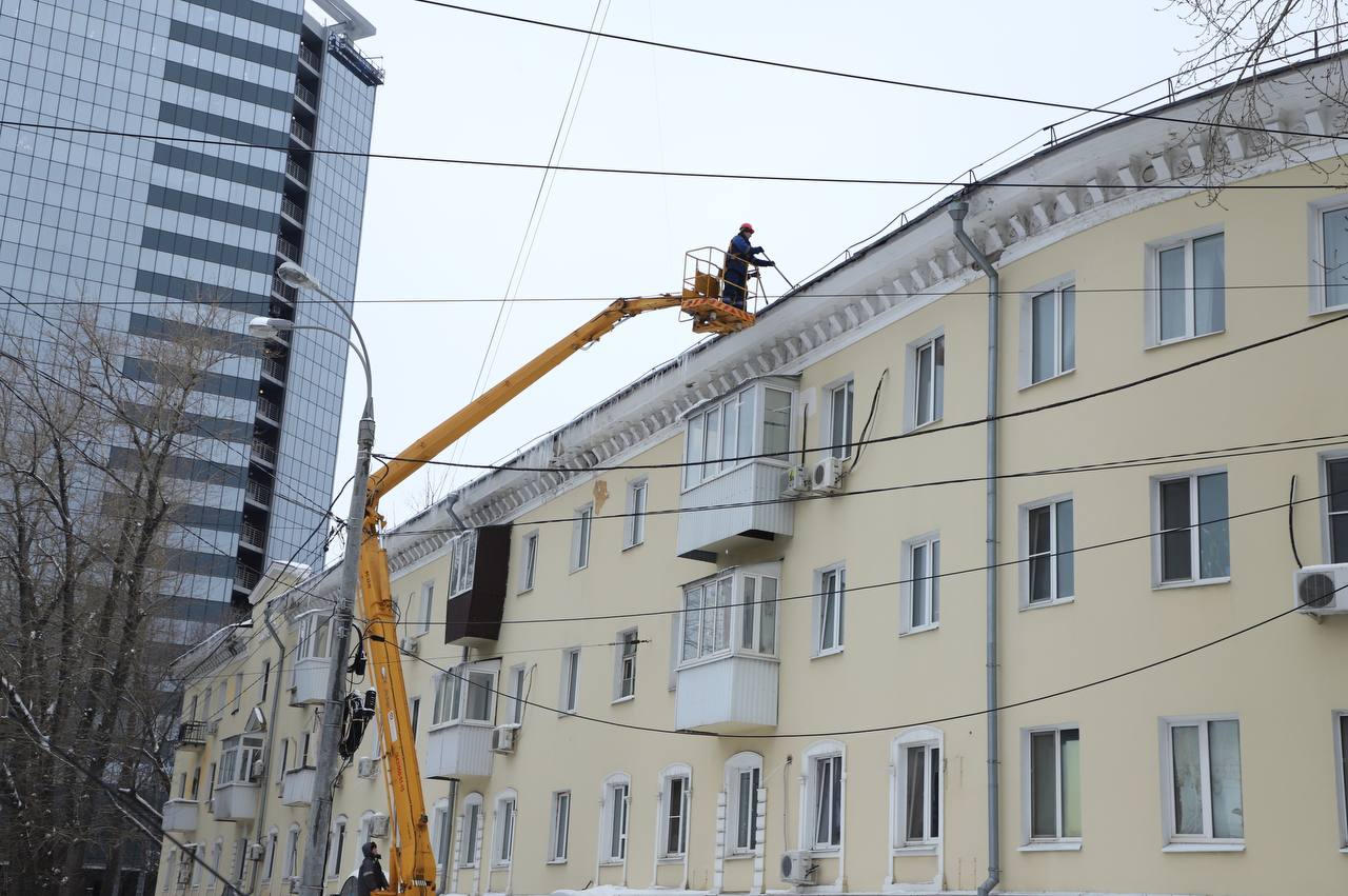 В Самаре нарастят темпы уборки снега с дорог, тротуаров и кровель -  oboz.info