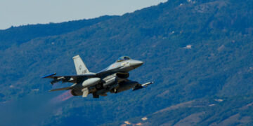 NYT: истребители НАТО F-16 появятся в боях на Украине уже в июле