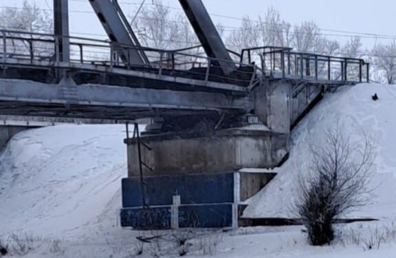 Железнодорожный мост у Чапаевска, который пытались подорвать диверсанты, фото: соцсети
