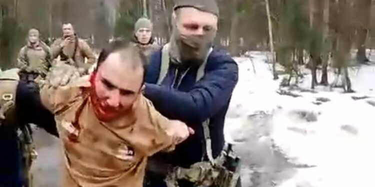 Один из задержанных при попытке пересечь российско-украинскую границу террористов, фото: t.me/boris_rozhin