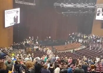 Страшный теракт в Москве: люди в камуфляже расстреляли десятки людей и взорвали Крокус Сити Холл