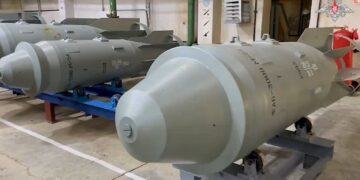 ВКС России впервые применили в зоне СВО трехтонную авиабомбу с УМПК
