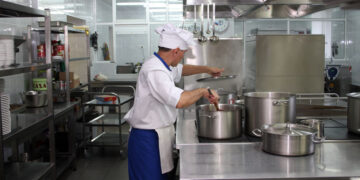 Пациентов самарских больниц вместо «пригожинцев» теперь кормят ярославцы