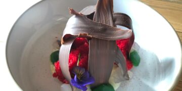 Самарский ресторан «Бирократия» представил театральный десерт