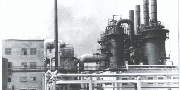 Первый в СССР: НК НПЗ впервые в истории Союза освоил переработку сернистых восточных нефтей, фото: «Новокуйбышевский НПЗ»