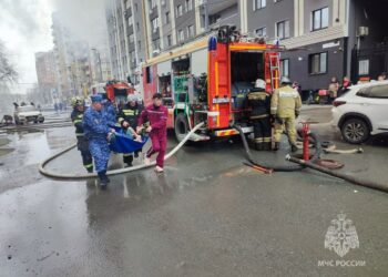 В Самаре горит двухэтажный дом на улице Рабочей
