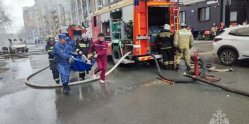 В Самаре горит двухэтажный дом на улице Рабочей