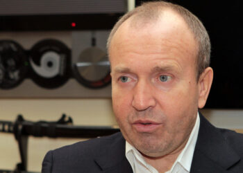 Мошенник, «разводивший» владельца «Тон-Авто», остался при «Лексусе», но без мобильного