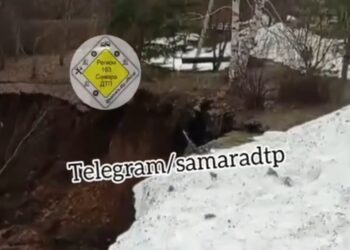 Из-за расширяющегося провала в самарском поселке Красная Глинка введен режим повышенной готовности