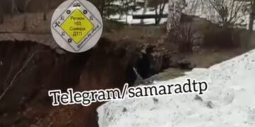 Из-за расширяющегося провала в самарском поселке Красная Глинка введен режим повышенной готовности