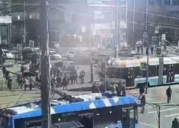 Восстание машин: в Петербурге трамвай, оснащенный ИИ, врезался в толпу пешеходов